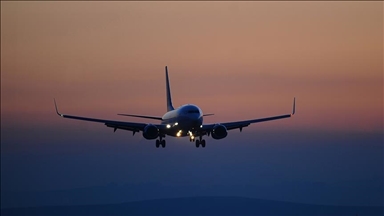 Aeroporti i Barcelonës anulon dhjetëra fluturime për shkak të shiut të rrëmbyeshëm