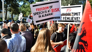 Protest u Tirani protiv zakona o rodnoj ravnopravnosti: "Protiv tradicije, porodice i djece"