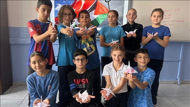 Marmaris'te ortaokul öğrencilerinden Gazze'ye turna kuşuyla barış mesajı