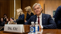 Pharma executive faints at White House event, Dr. Oz intervenes