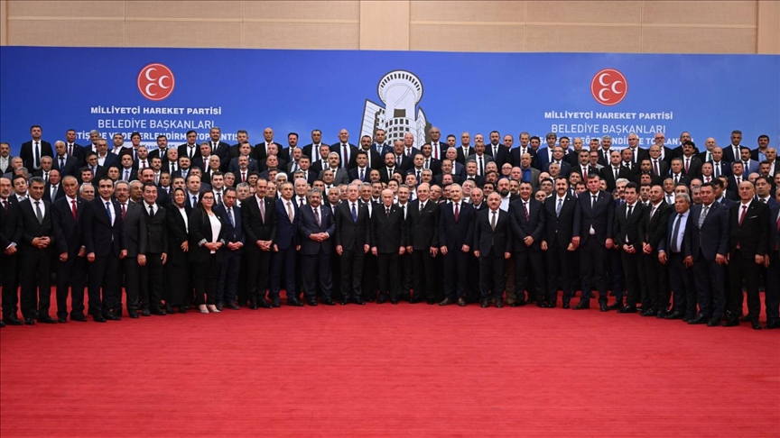 Bahçeli, MHP\'li belediye başkanlarıyla yemekte bir araya geldi