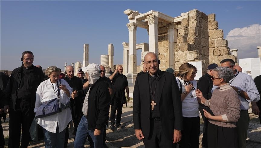 Delegacioni i Vatikanit viziton qytetet antike në perëndim të Turqisë përpara vizitës historike të Papa Leonit