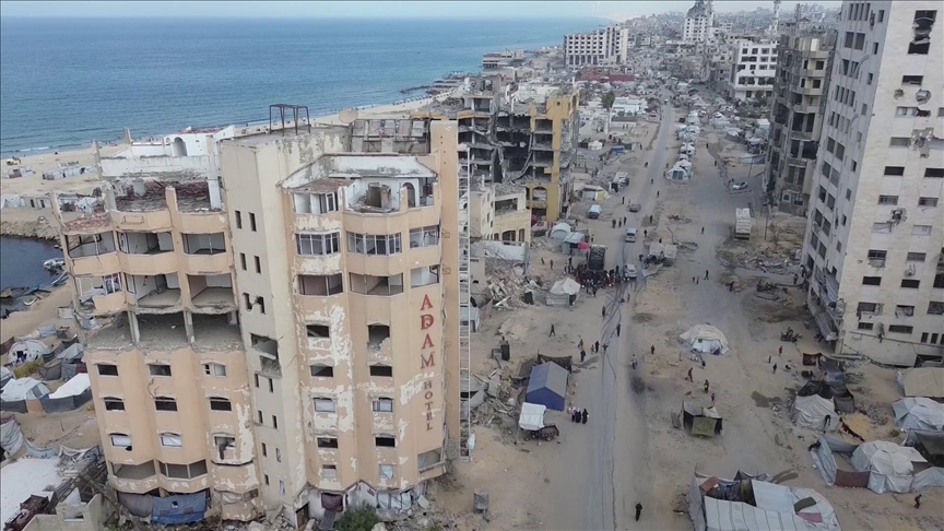 Vija bregdetare e Gazës  nga një destinacion turistik në strehë e përkohshme për të zhvendosurit