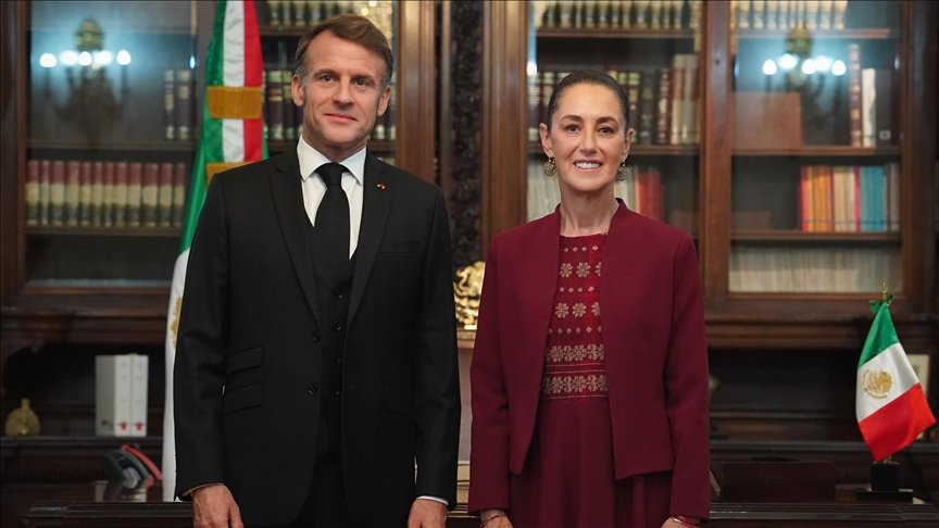 Emmanuel Macron entame sa visite officielle au Mexique : accueil solennel par la présidente Claudia Sheinbaum