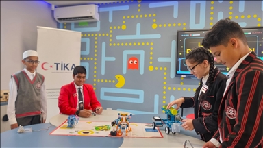 "تيكا" التركية تنشئ صفا للبرمجة الروبوتية بمدرسة في جنوب إفريقيا