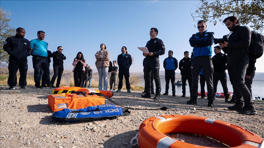 На курсах военных корреспондентов «Анадолу» проведен урок «Выживание в воде»