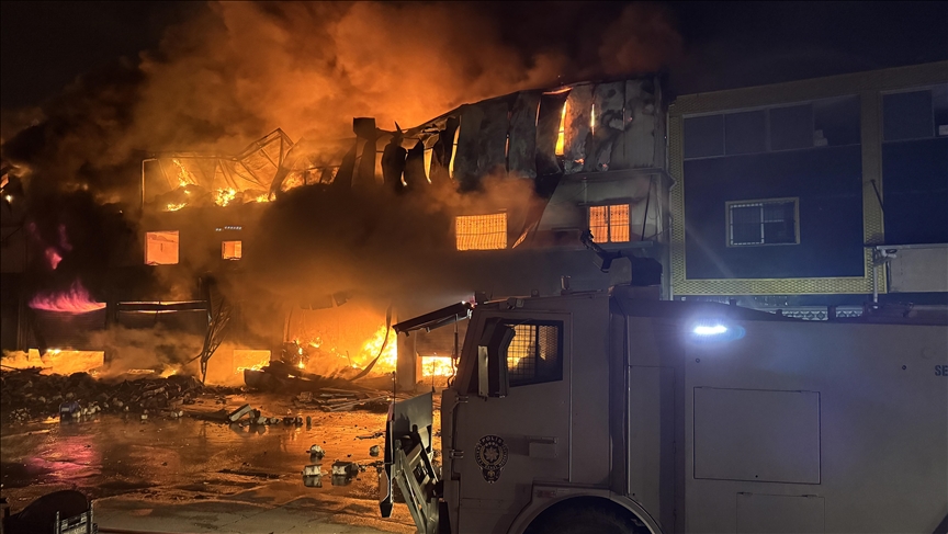 Adana\'da hırdavat dükkanında çıkan yangın kontrol altına alındı