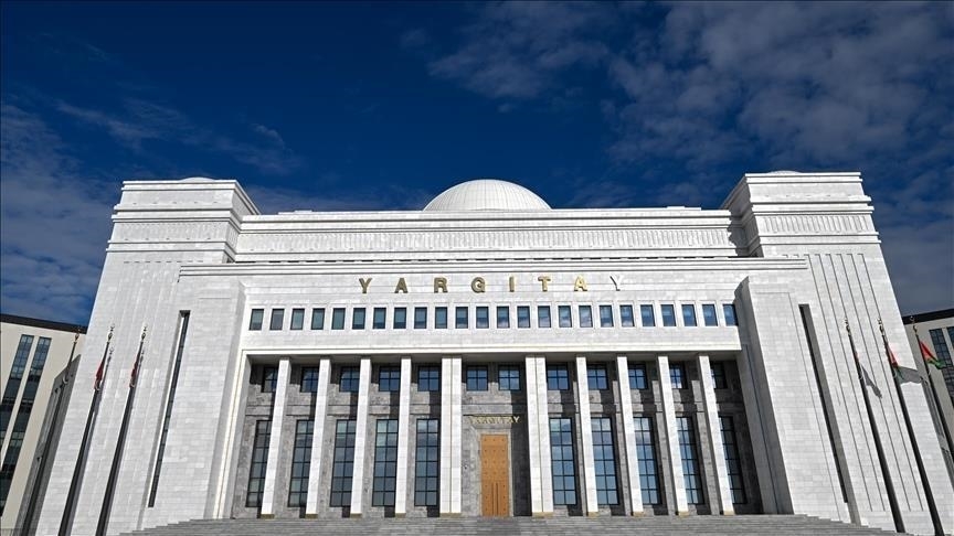 Komşusunun balkonuna halı silkeleyen sanığa "huzuru bozma" cezası