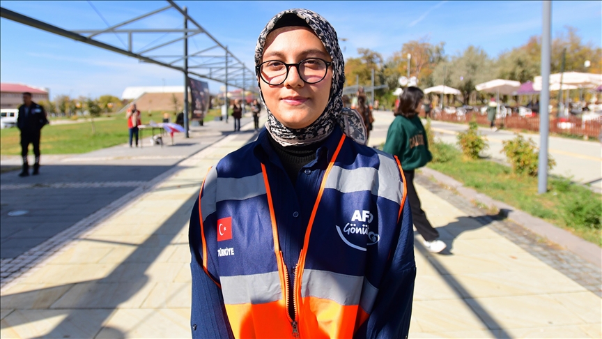 Van depreminde evde unutuldu, yıllar sonra AFAD gönüllüsü oldu