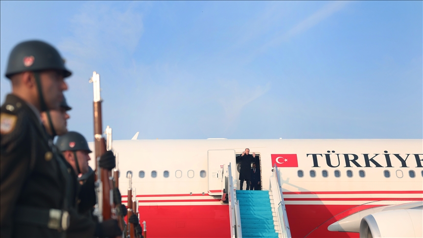 Presidenti Erdogan mbërrin në Azerbajxhan për të marrë pjesë në ceremoninë e Ditës së Fitores