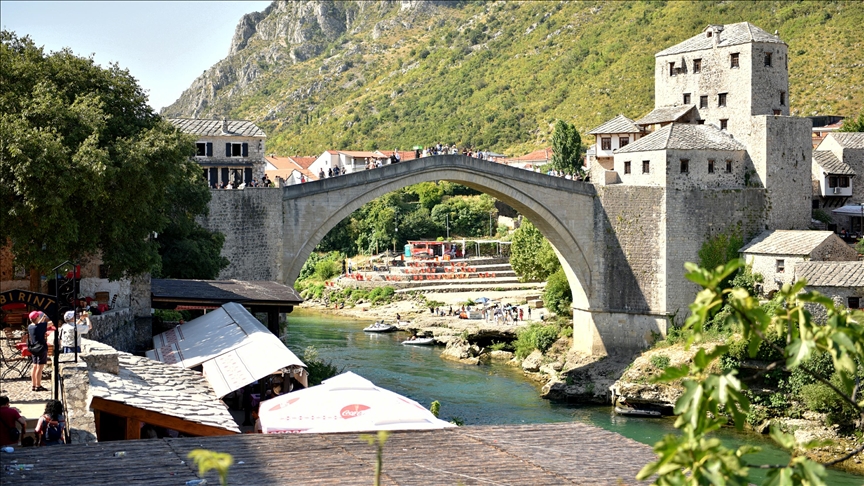 Bosna Hersek'teki Osmanlı mirası Mostar Köprüsü'nün yıkılışının 32. yılı
