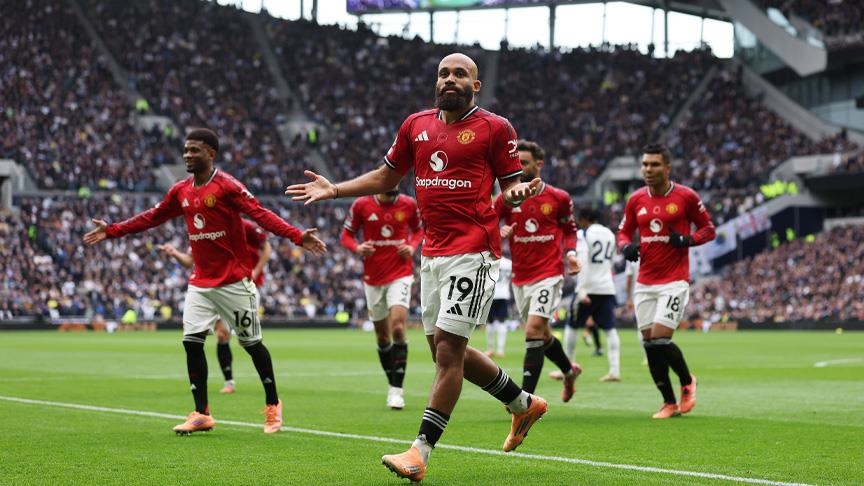 قدم.. مانشستر يونايتد ينتزع تعادلا مثيرا أمام توتنهام