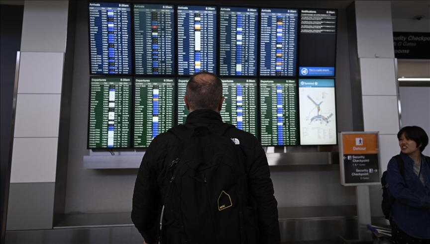 Anulimet e fluturimeve në SHBA rriten ndjeshëm pasi mbyllja e qeverisë hyn në një fazë kritike