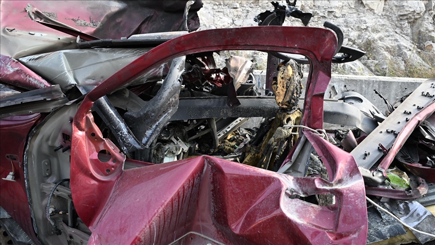 إسرائيل تقتل شقيقين بقصف سيارتهما شرقي لبنان