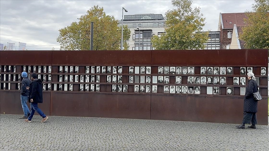 Berlin Duvarı'nın yıkılışının üzerinden 36 yıl geçti