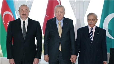 Erdogan a rencontré les dirigeants azerbaïdjanais et pakistanais à Bakou