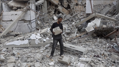 Жителите на Газа ги обновуваат засолништата од урнатините во пресрет на зимата