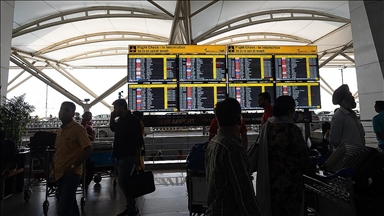 Hindistan'ın Indira Gandhi Havalimanı'ndaki teknik arıza sonrası aksayan uçuşlar normale dönüyor