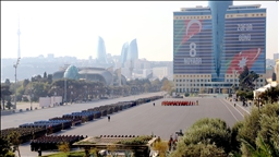 Aliyev përkujton 5-vjetorin e fitores së Karabakut me paradë ushtarake në Baku