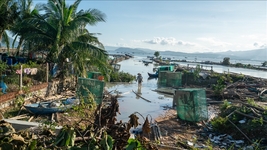 Најмалку пет лица загинаа во налетот на тајфунот Калмаеги во Виетнам