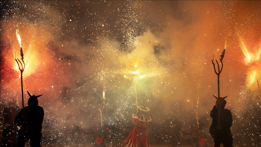 Festivali ikonik  Correfoc  në Spanjë festohet me performanca zjarr