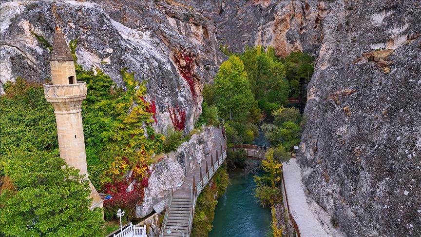Кањонот Тохма им нуди на посетителите незаборавни пејзажи на есента