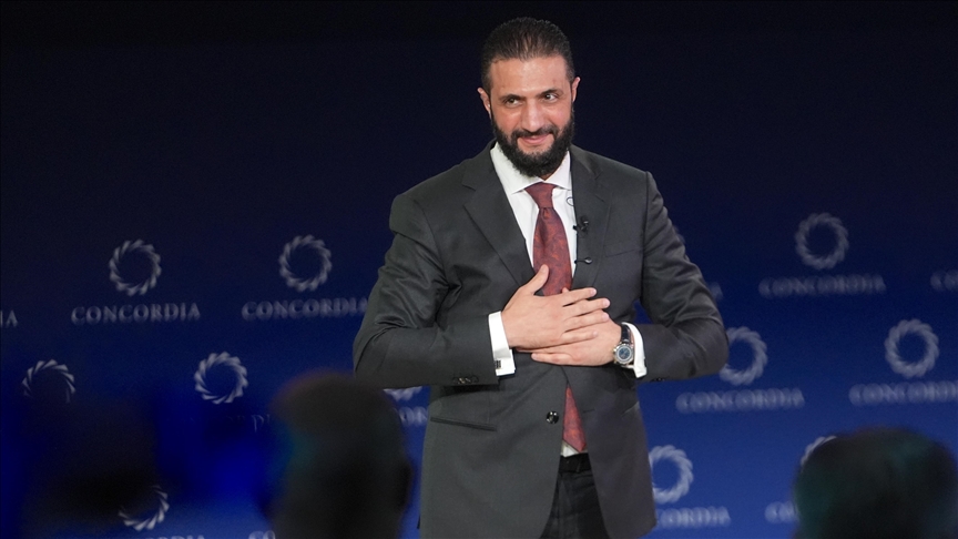 الشرع والشيباني يلعبان كرة السلة مع قيادات عسكرية أمريكية