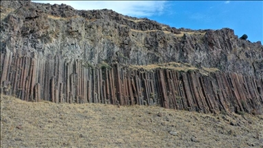 عمرها 7 ملايين عام.. أعمدة بازلتية تجذب الباحثين بتركيا