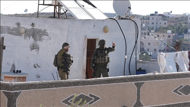 L’armée israélienne arrête 12 Palestiniens lors de raids en Cisjordanie occupée