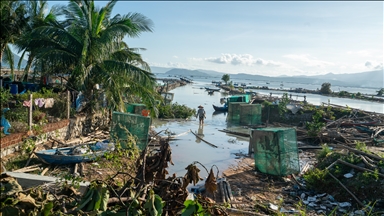 Најмалку пет лица загинаа во налетот на тајфунот Калмаеги во Виетнам