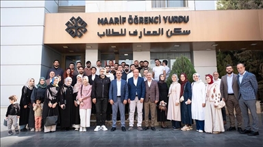 سفير أنقرة بالأردن يلتقي طلابا يتعلمون التركية في معهد "يونس أمره"