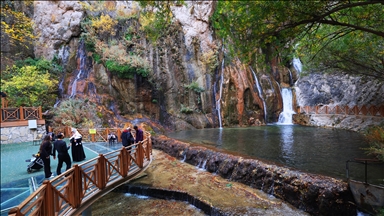 Sûlava Gunpinarê bi rengên payîzê xemilî