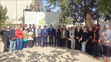 Türkiye’nin Amman Büyükelçisi Caymazoğlu, Yunus Emre Enstitüsünde Türkçe öğrenen Ürdünlülerle buluştu