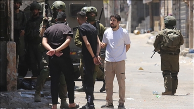 Israeli army detains 12 Palestinians in West Bank raids