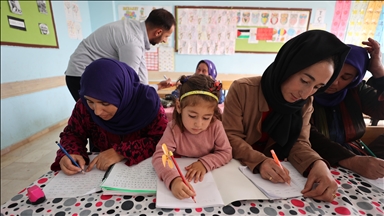 Li Şanliurfayê mamoste hem zarokan û hem jî dayikên wan perwerde dikin