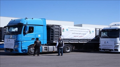 الأردن يرسل 16 شاحنة مساعدات إلى سوريا