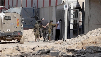 الجيش الإسرائيلي يعتقل 12 فلسطينيا بالضفة الغربية