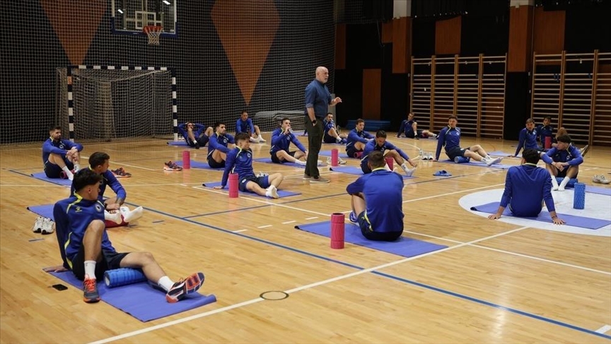 Fudbalska reprezentacija BiH održala trening u dvorani zbog lošeg vremena