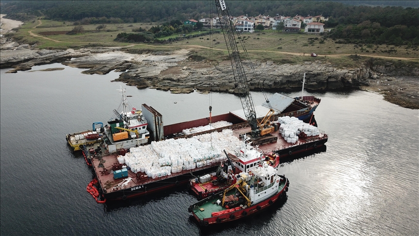 Kocaeli\'de karaya oturan gemideki yükün tahliyesine başlandı