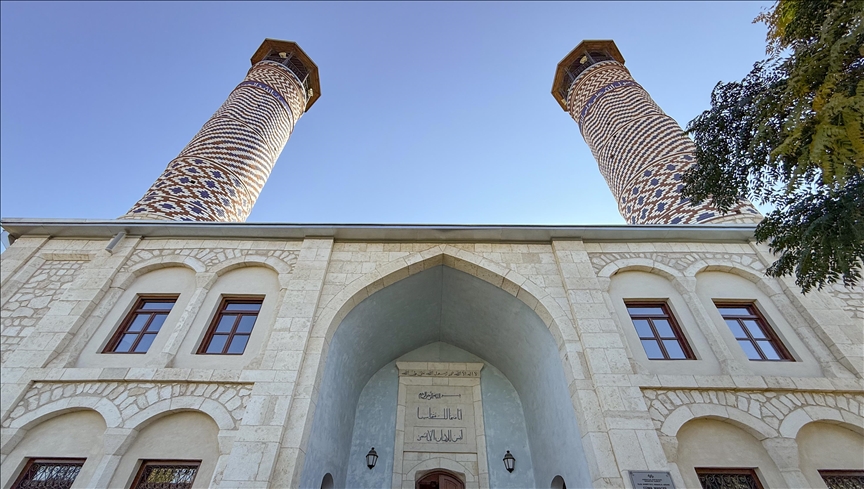 Xhamia historike e Xhumasë në Karabak rihapet për adhurim pas përfundimit të pushtimit armen