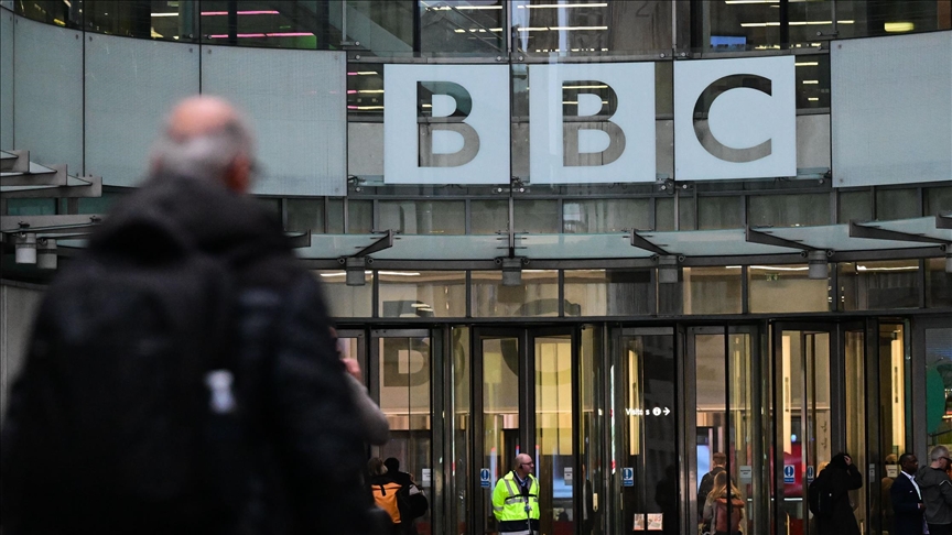 استقالة كبار مسؤولي "بي بي سي" تتصدر عناوين الصحافة البريطانية