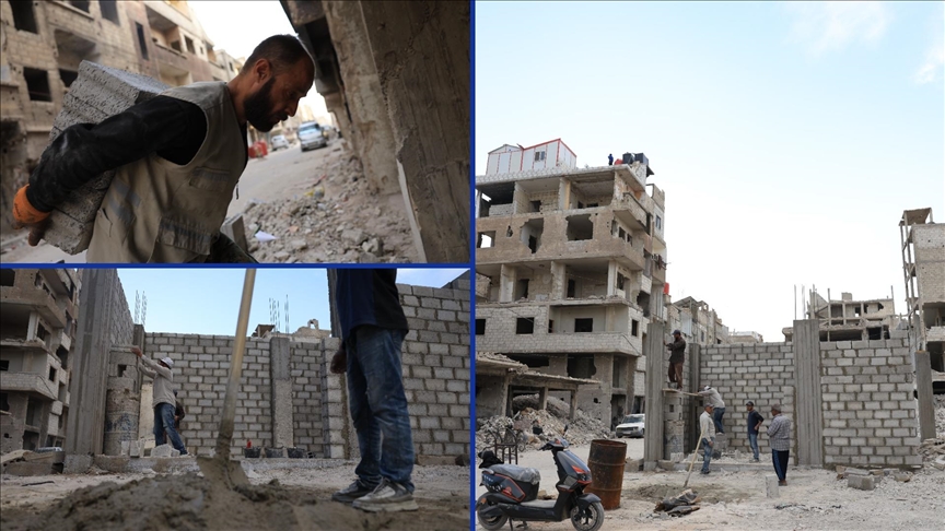 Suriyeliler savaşta yıkılan binaların enkazından tuğla üreterek evlerini yeniden inşa etmeye çalışıyor
