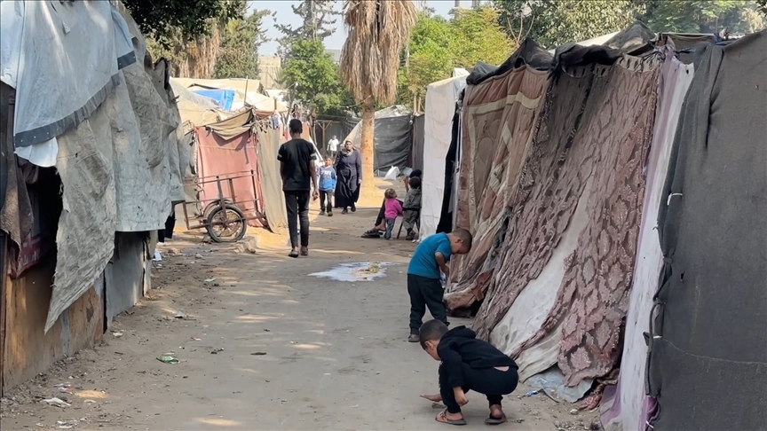 Gazze\'de yıpranmış çadırlarda kışı bekleyen binlerce Filistinli \