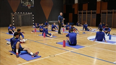 Fudbalska reprezentacija BiH održala trening u dvorani zbog lošeg vremena