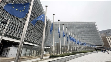 المفوضية الأوروبية: نسعى لزيادة الضغط على بوتين