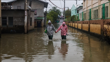 Filipinler'de Fung-wong Tayfunu nedeniyle 2 kişi hayatını kaybetti