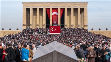 La República de Türkiye conmemora a su fundador en el 87º aniversario de su fallecimiento