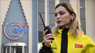 Düzce depreminde yaşadığı acıları, insani yardım ve arama kurtarma çalışmalarıyla hafifletiyor