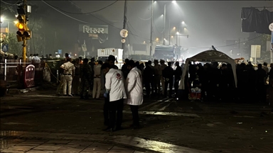 Hindistan'ın başkenti Yeni Delhi'de bir araçta meydana gelen patlamada 8 kişi hayatını kaybetti