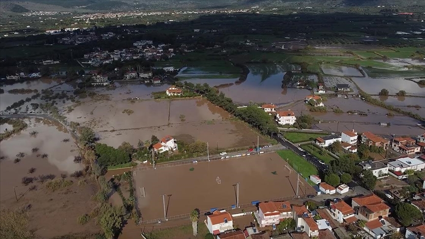 Shirat e rrëmbyeshëm shkaktojnë përmbytje në ishullin Lesbos të Greqisë